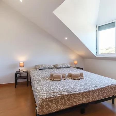 Portucale ! 2 Bedrooms Campo Ourique Lisboa