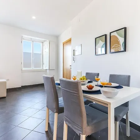 Portucale ! 2 Bedrooms Campo Ourique *